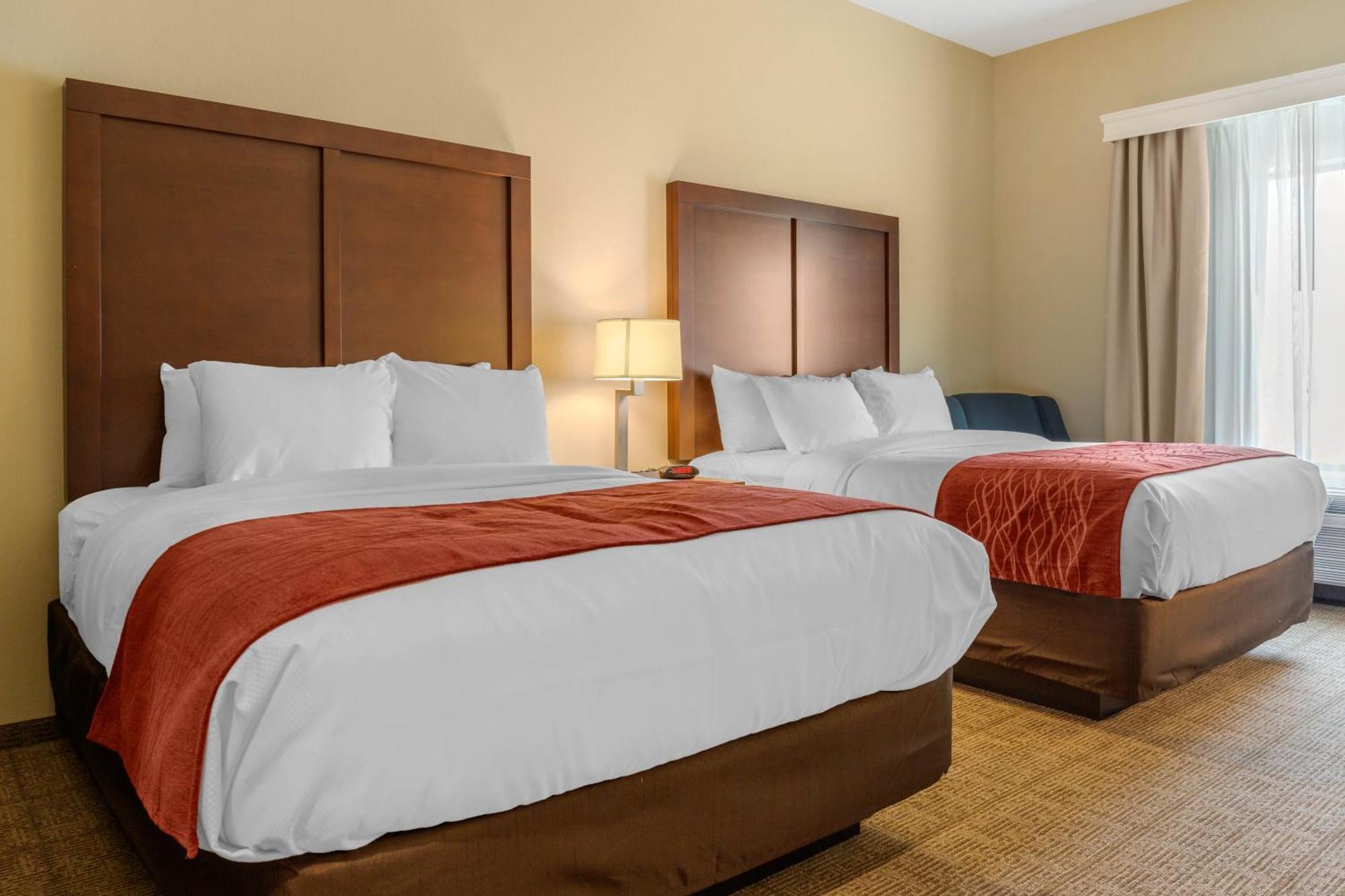 Comfort Inn & Suites Gap Amish Country Екстериор снимка