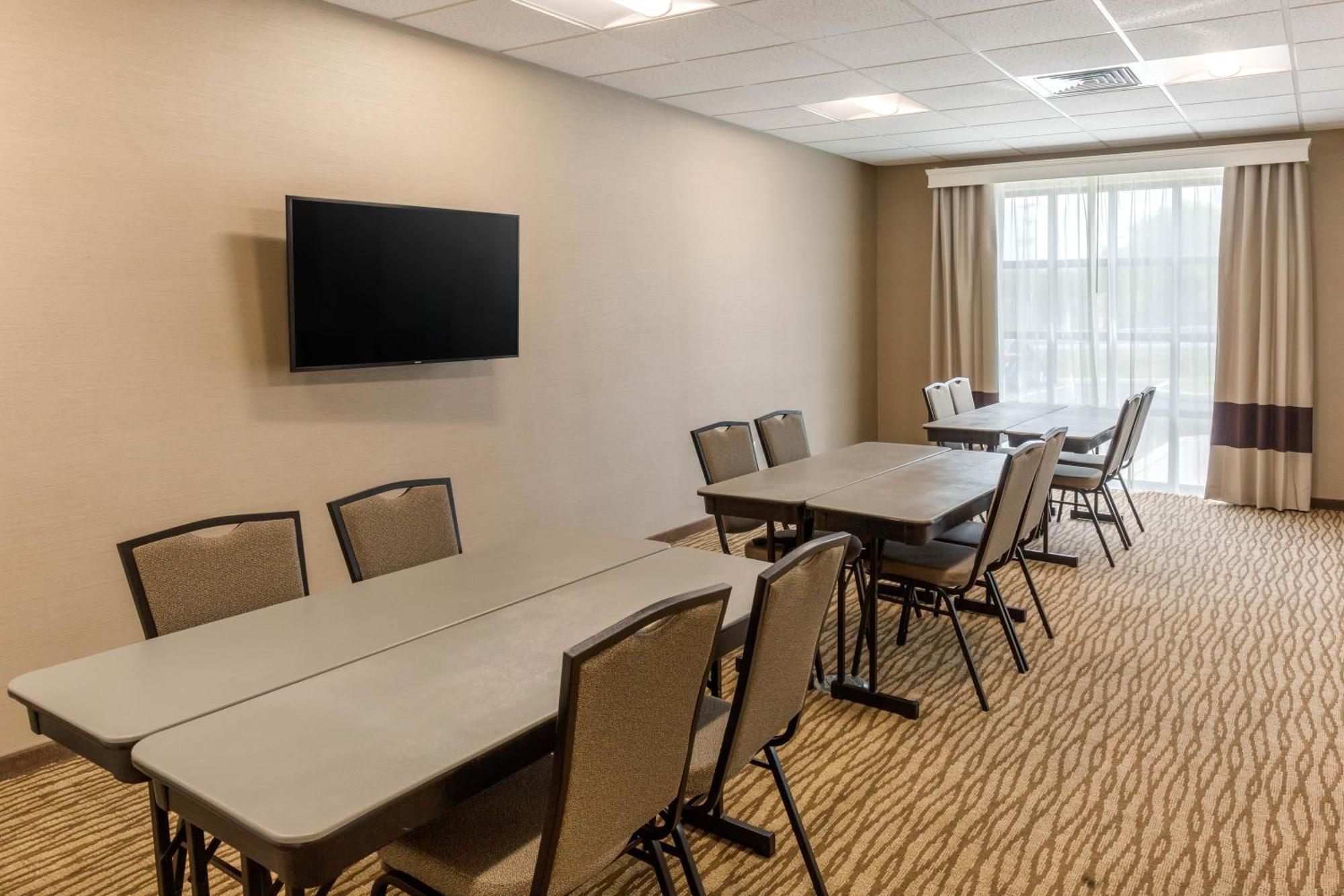 Comfort Inn & Suites Gap Amish Country Екстериор снимка