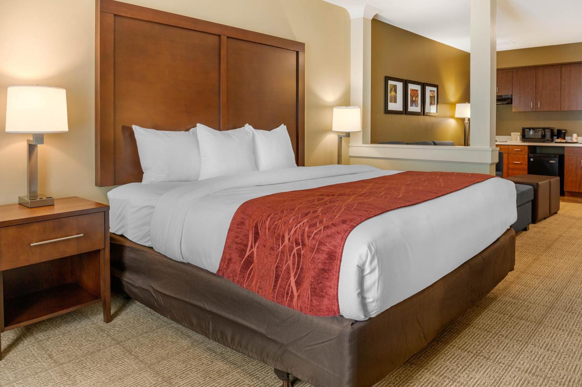 Comfort Inn & Suites Gap Amish Country Екстериор снимка