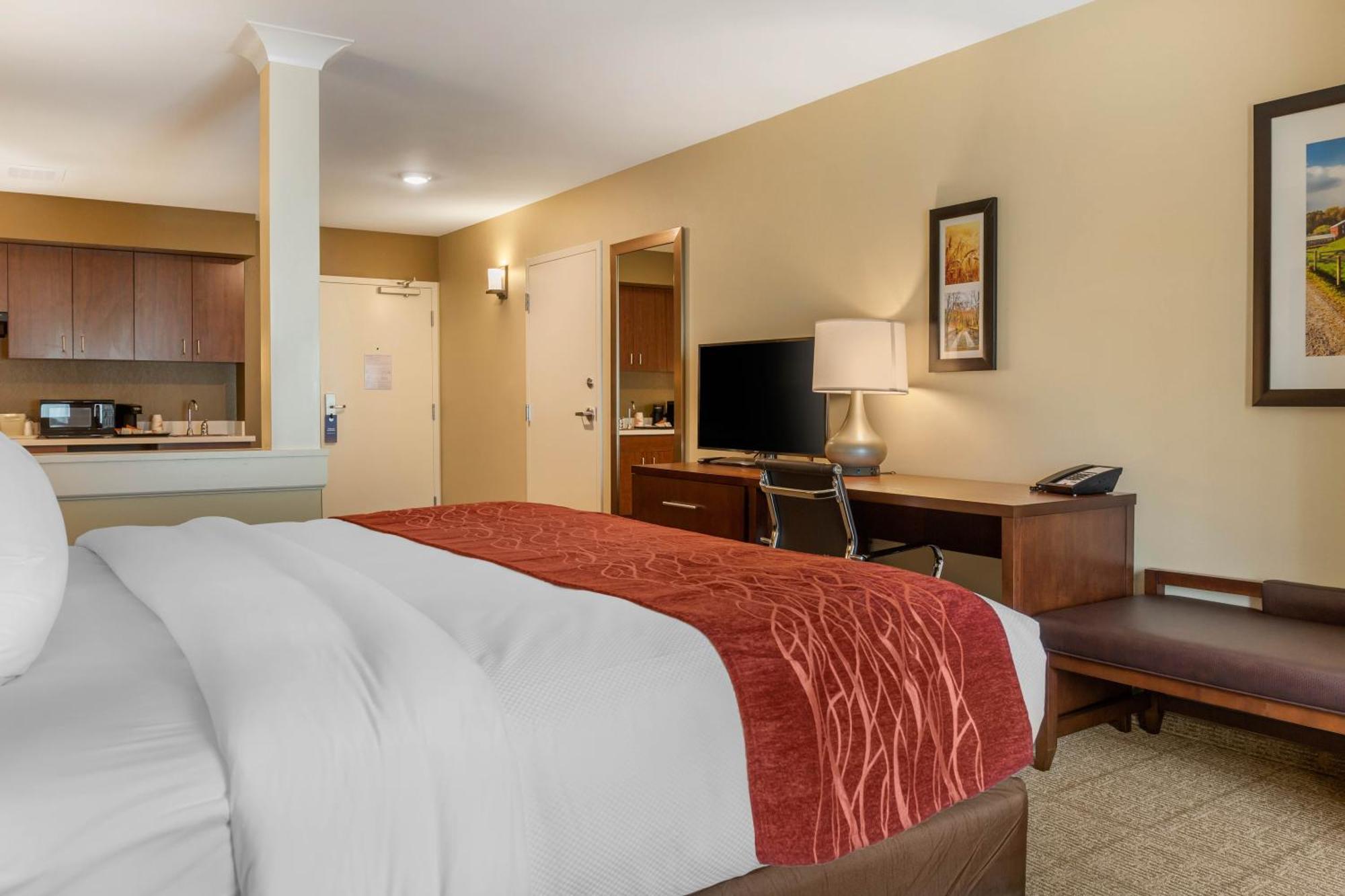 Comfort Inn & Suites Gap Amish Country Екстериор снимка